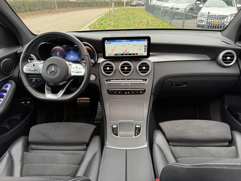 Mercedes-Benz GLC Mercedes-benz GLC-klasse 300e 4M AMG Styling I Night I Pano I Trekhaak I Camera I 19”