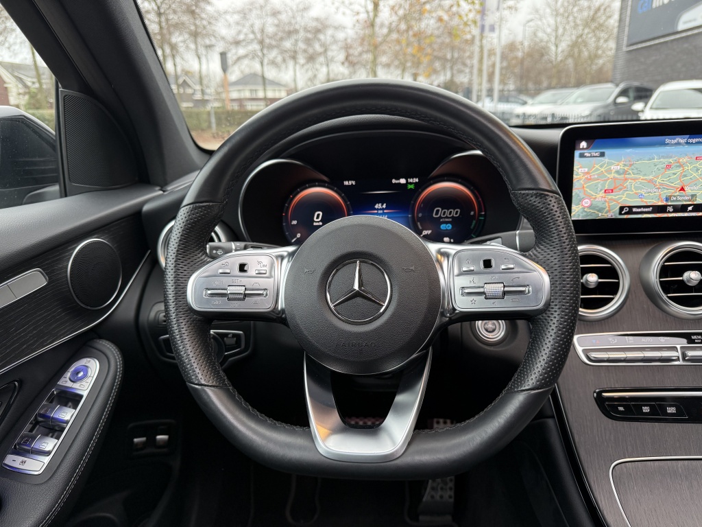 Mercedes-Benz GLC Mercedes-benz GLC-klasse 300e 4M AMG Styling I Night I Pano I Trekhaak I Camera I 19”