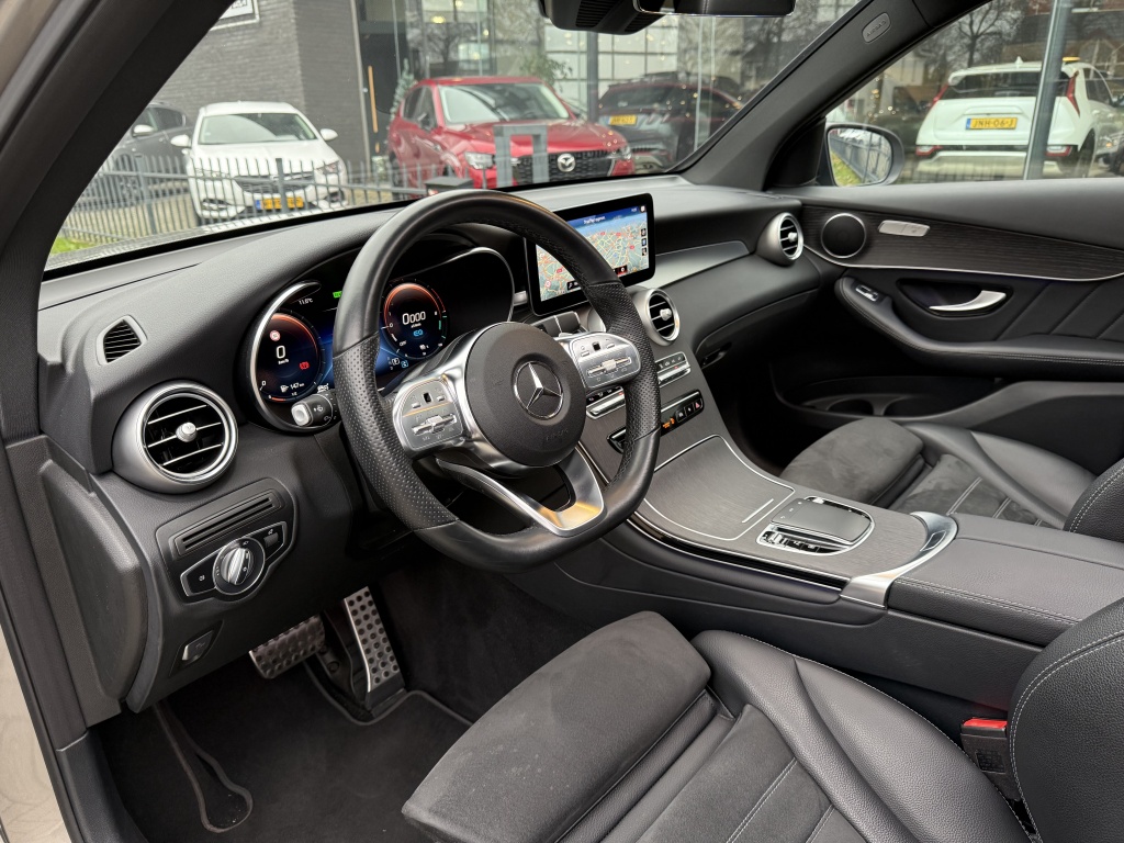 Mercedes-Benz GLC Mercedes-benz GLC-klasse 300e 4M AMG Styling I Night I Pano I Trekhaak I Camera I 19”