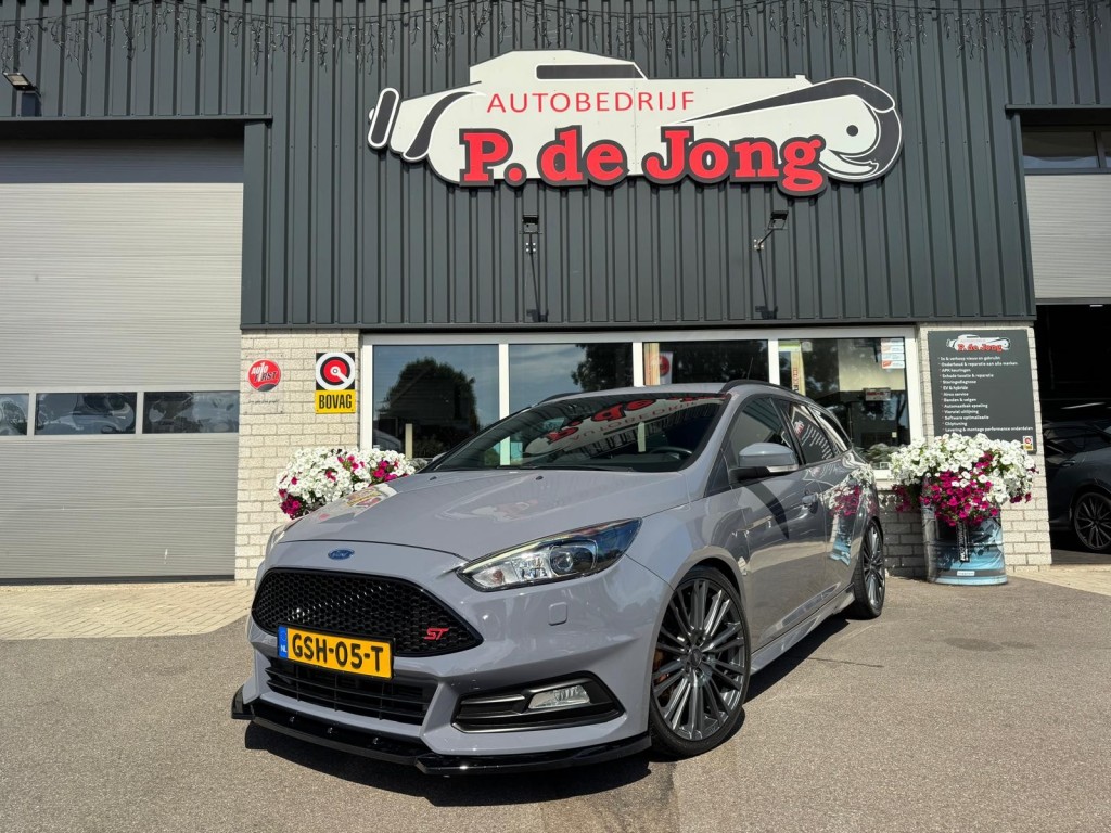 Ford Focus Ford Focus 2.0 ST-2 Wagon Winterpakket Maxton RS velgen Recaro Liefhebbers auto!