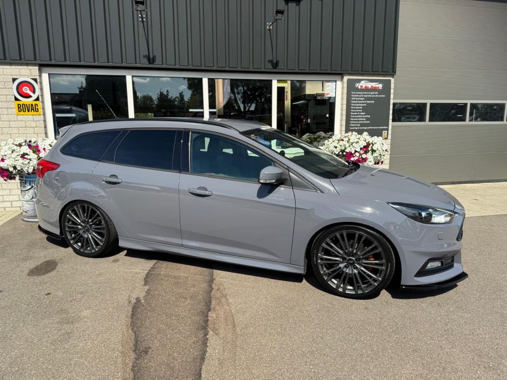 Ford Focus Ford Focus 2.0 ST-2 Wagon Winterpakket Maxton RS velgen Recaro Liefhebbers auto!