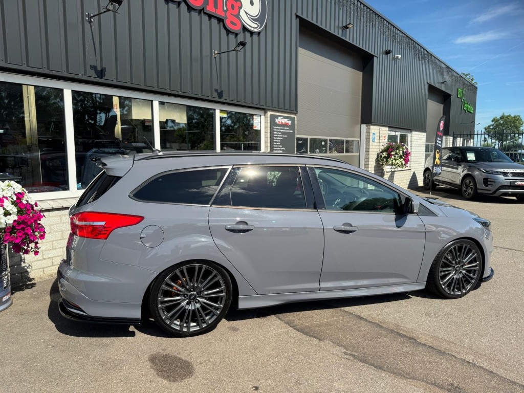 Ford Focus Ford Focus 2.0 ST-2 Wagon Winterpakket Maxton RS velgen Recaro Liefhebbers auto!
