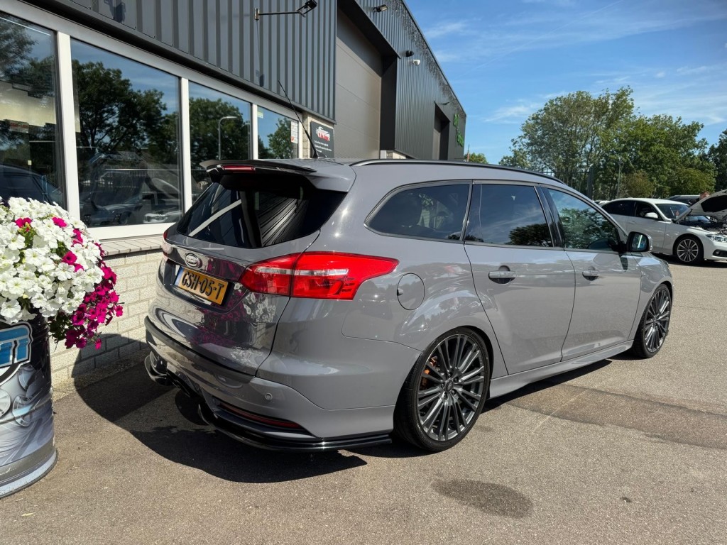 Ford Focus Ford Focus 2.0 ST-2 Wagon Winterpakket Maxton RS velgen Recaro Liefhebbers auto!