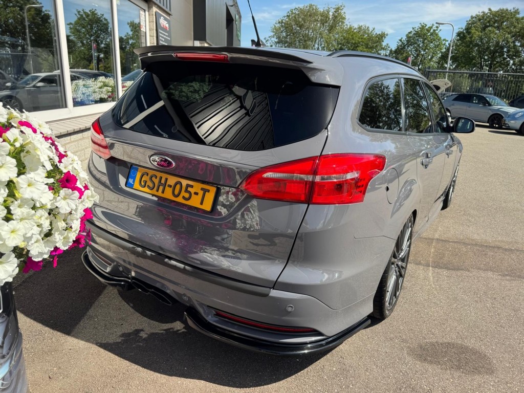 Ford Focus Ford Focus 2.0 ST-2 Wagon Winterpakket Maxton RS velgen Recaro Liefhebbers auto!