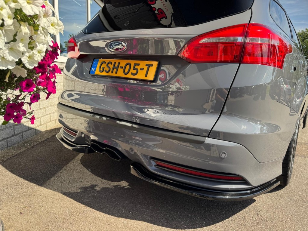 Ford Focus Ford Focus 2.0 ST-2 Wagon Winterpakket Maxton RS velgen Recaro Liefhebbers auto!