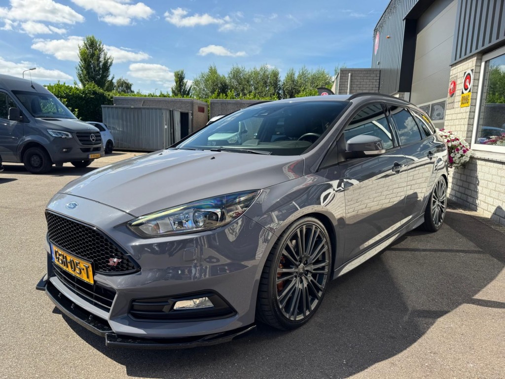 Ford Focus Ford Focus 2.0 ST-2 Wagon Winterpakket Maxton RS velgen Recaro Liefhebbers auto!