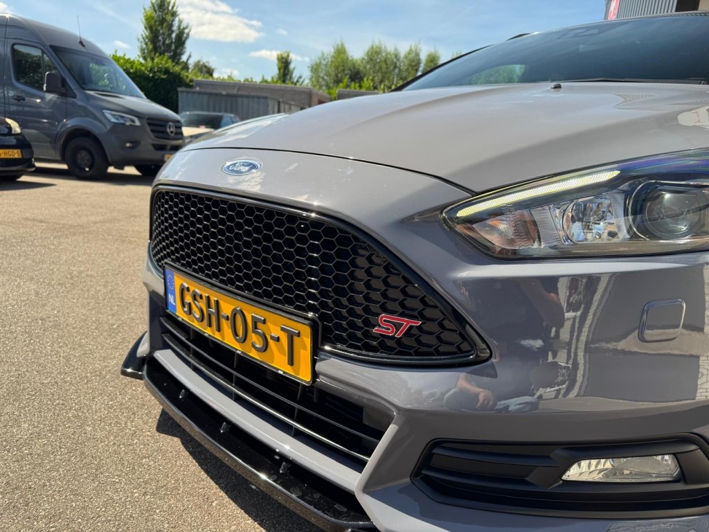 Ford Focus Ford Focus 2.0 ST-2 Wagon Winterpakket Maxton RS velgen Recaro Liefhebbers auto!