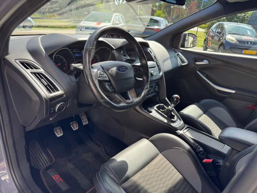 Ford Focus Ford Focus 2.0 ST-2 Wagon Winterpakket Maxton RS velgen Recaro Liefhebbers auto!
