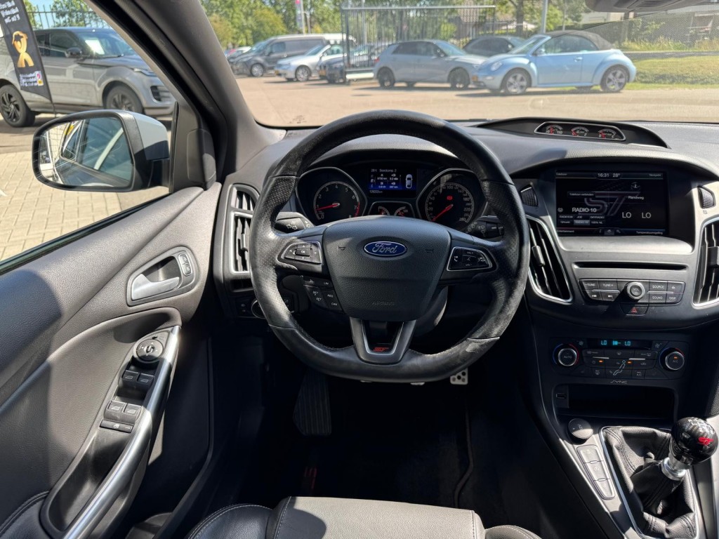 Ford Focus Ford Focus 2.0 ST-2 Wagon Winterpakket Maxton RS velgen Recaro Liefhebbers auto!