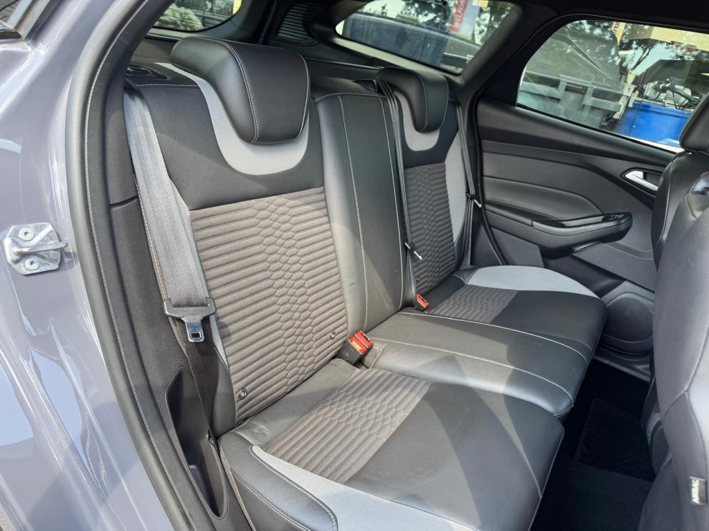 Ford Focus Ford Focus 2.0 ST-2 Wagon Winterpakket Maxton RS velgen Recaro Liefhebbers auto!