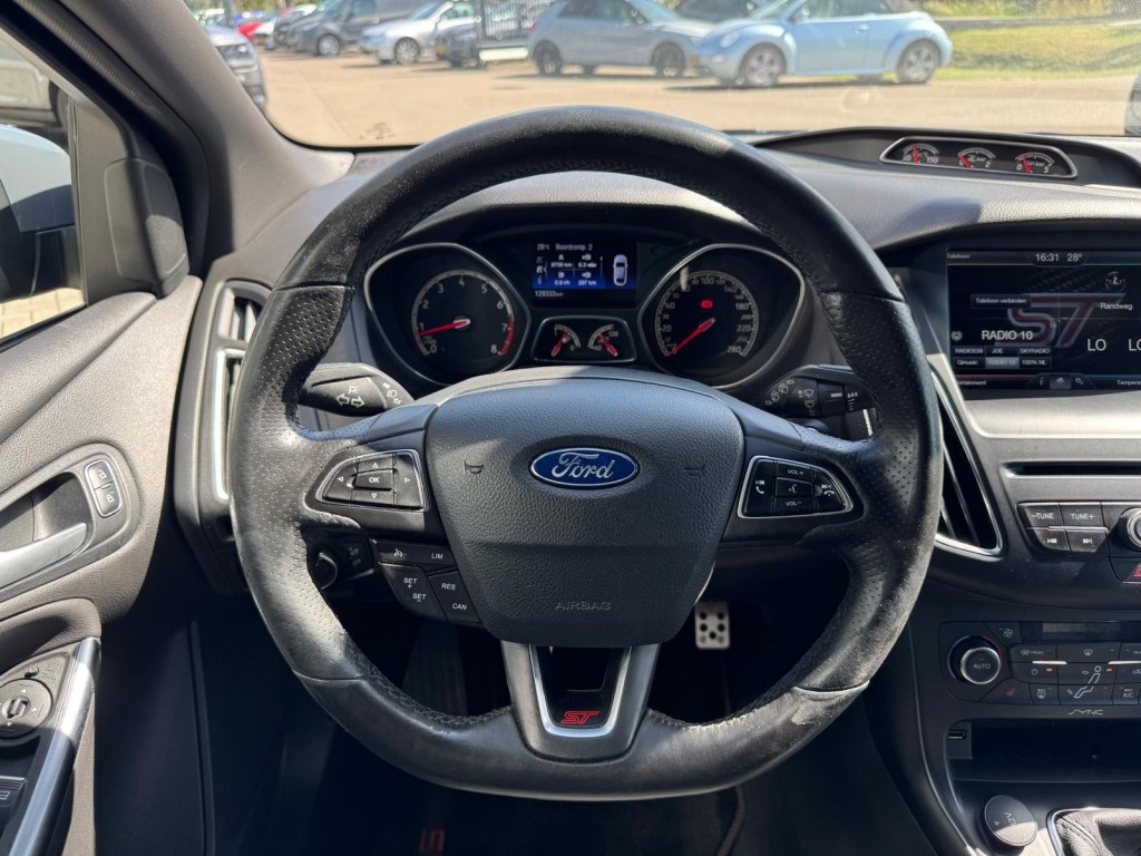 Ford Focus Ford Focus 2.0 ST-2 Wagon Winterpakket Maxton RS velgen Recaro Liefhebbers auto!