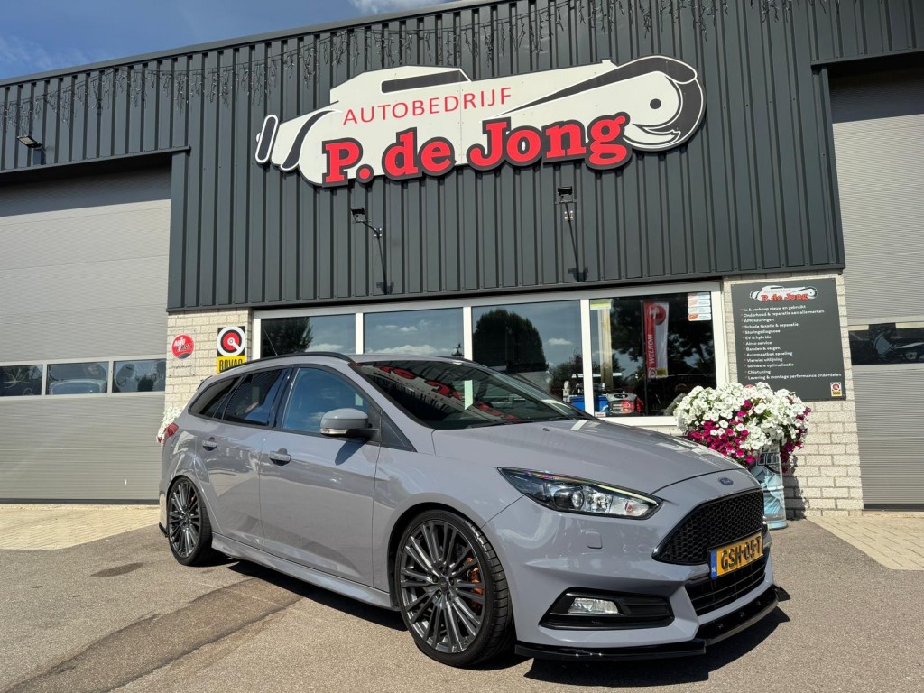 Ford Focus Ford Focus 2.0 ST-2 Wagon Winterpakket Maxton RS velgen Recaro Liefhebbers auto!