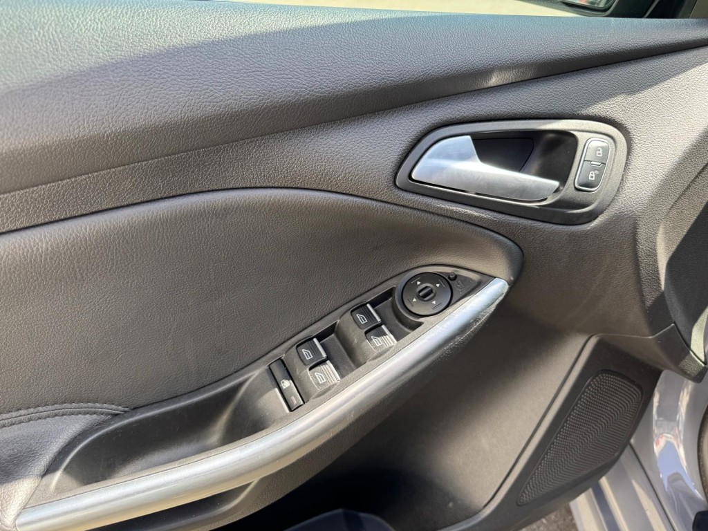 Ford Focus Ford Focus 2.0 ST-2 Wagon Winterpakket Maxton RS velgen Recaro Liefhebbers auto!