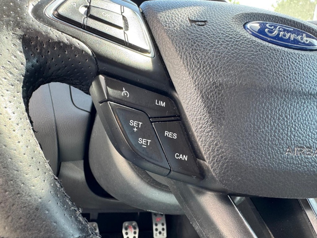 Ford Focus Ford Focus 2.0 ST-2 Wagon Winterpakket Maxton RS velgen Recaro Liefhebbers auto!