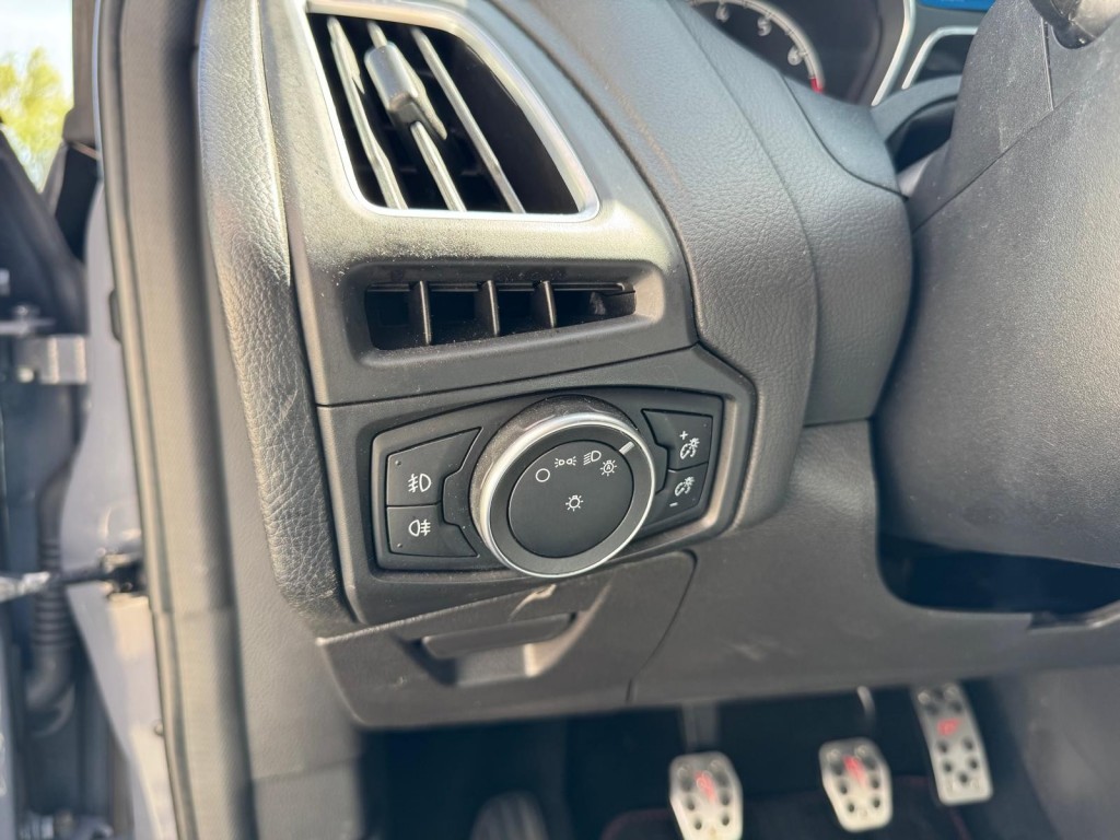 Ford Focus Ford Focus 2.0 ST-2 Wagon Winterpakket Maxton RS velgen Recaro Liefhebbers auto!