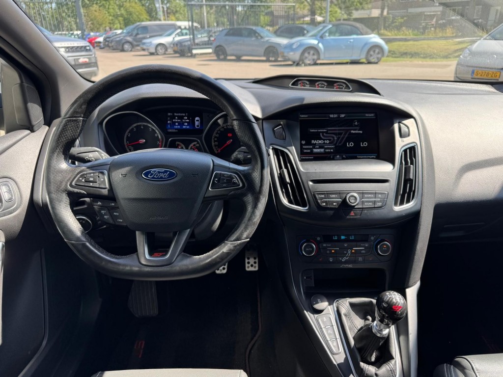 Ford Focus Ford Focus 2.0 ST-2 Wagon Winterpakket Maxton RS velgen Recaro Liefhebbers auto!