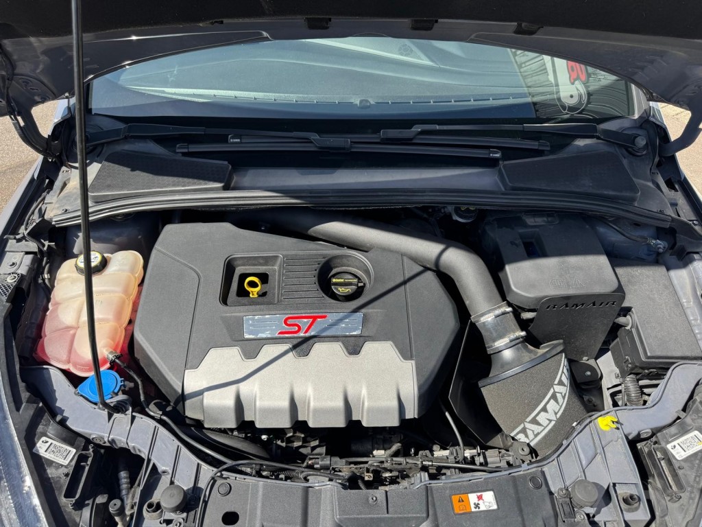 Ford Focus Ford Focus 2.0 ST-2 Wagon Winterpakket Maxton RS velgen Recaro Liefhebbers auto!