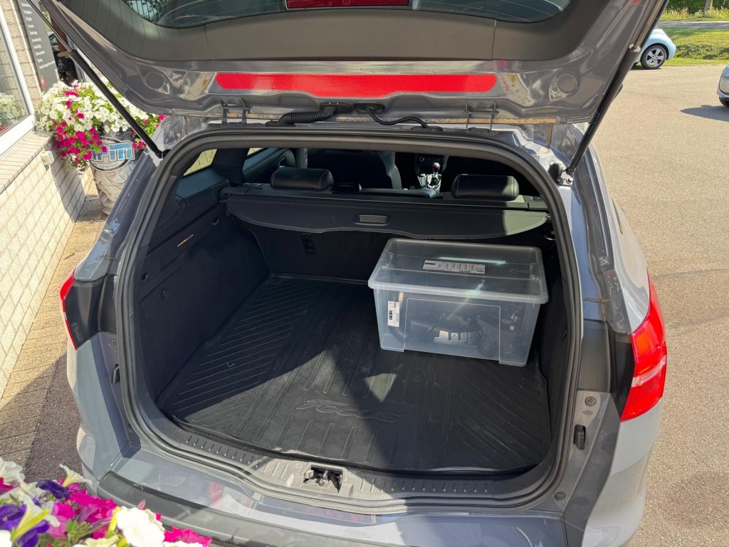 Ford Focus Ford Focus 2.0 ST-2 Wagon Winterpakket Maxton RS velgen Recaro Liefhebbers auto!