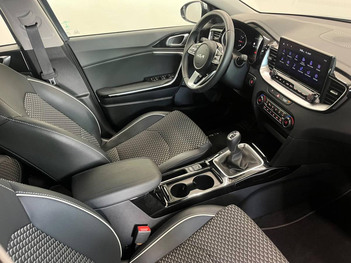 Kia Ceed Sportswagon Kia Ceed Sportswagon 1.0 T-GDi Pulse Navigatie Apple Carplay Android Auto Parkeerhulp achter Cruise Control Half leder Climate Control Lichtmetalen velgen