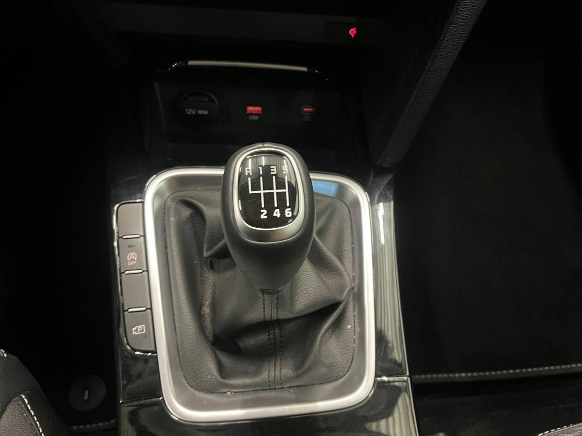 Kia Ceed Sportswagon Kia Ceed Sportswagon 1.0 T-GDi Pulse Navigatie Apple Carplay Android Auto Parkeerhulp achter Cruise Control Half leder Climate Control Lichtmetalen velgen