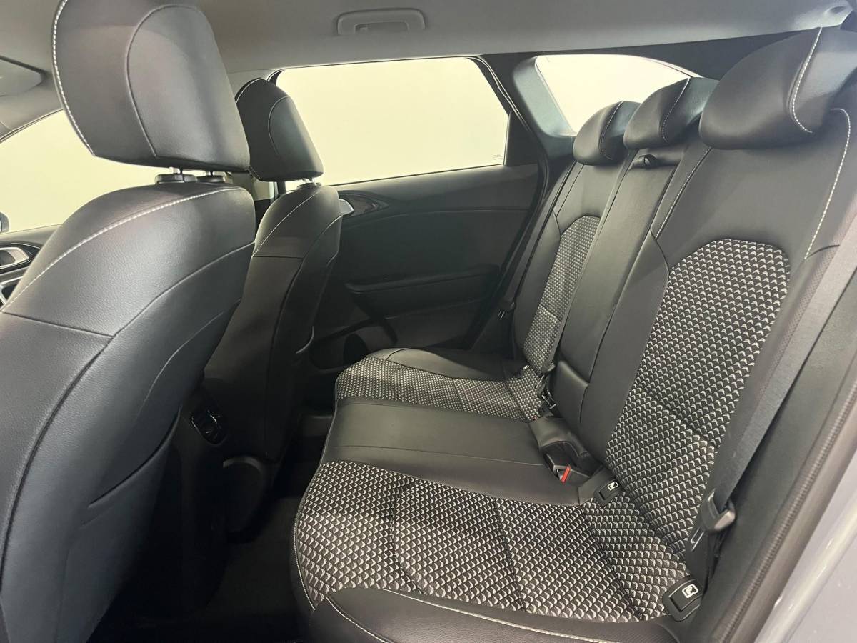 Kia Ceed Sportswagon Kia Ceed Sportswagon 1.0 T-GDi Pulse Navigatie Apple Carplay Android Auto Parkeerhulp achter Cruise Control Half leder Climate Control Lichtmetalen velgen