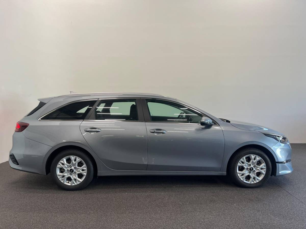 Kia Ceed Sportswagon Kia Ceed Sportswagon 1.0 T-GDi Pulse Navigatie Apple Carplay Android Auto Parkeerhulp achter Cruise Control Half leder Climate Control Lichtmetalen velgen