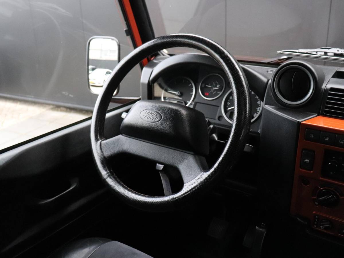 Land Rover Defender Land Rover Defender 2.4 TD 90 SW SVX 60th Anniversary | 4 PERS. | STOELVERW. | TREKHAAK | DAK | AIRCO |