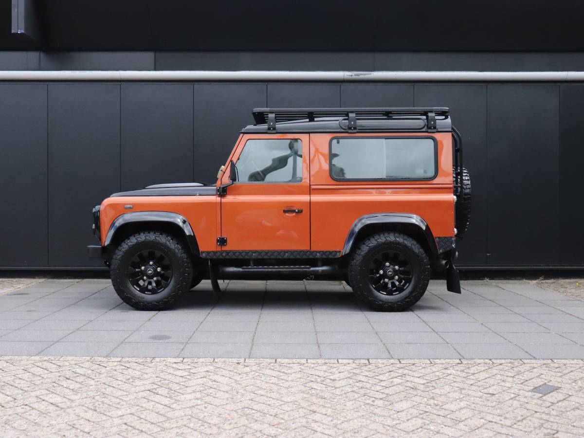 Land Rover Defender Land Rover Defender 2.4 TD 90 SW SVX 60th Anniversary | 4 PERS. | STOELVERW. | TREKHAAK | DAK | AIRCO |