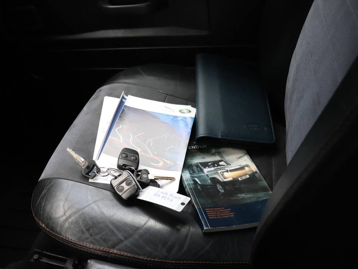Land Rover Defender Land Rover Defender 2.4 TD 90 SW SVX 60th Anniversary | 4 PERS. | STOELVERW. | TREKHAAK | DAK | AIRCO |