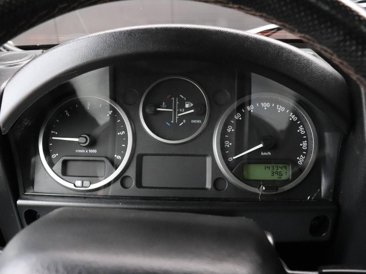 Land Rover Defender Land Rover Defender 2.4 TD 90 SW SVX 60th Anniversary | 4 PERS. | STOELVERW. | TREKHAAK | DAK | AIRCO |