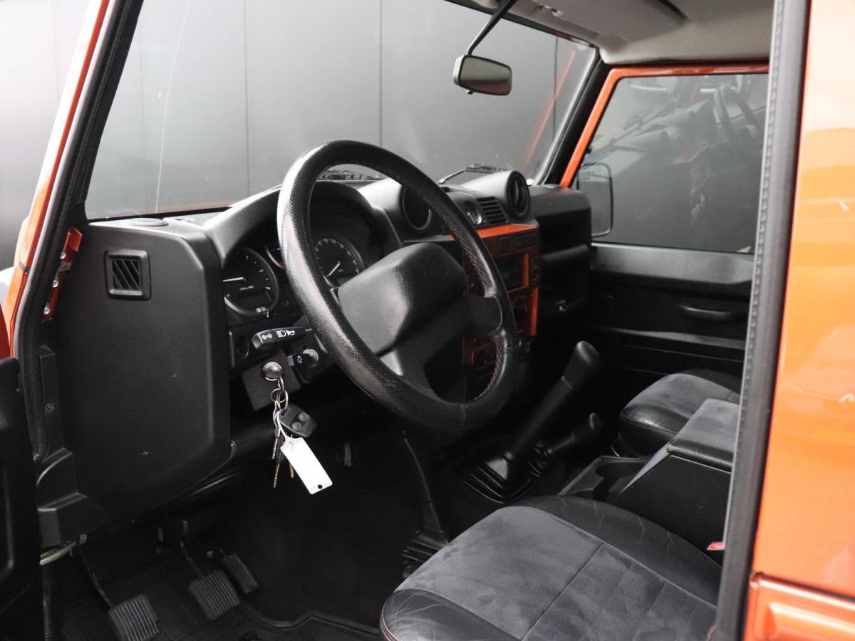 Land Rover Defender Land Rover Defender 2.4 TD 90 SW SVX 60th Anniversary | 4 PERS. | STOELVERW. | TREKHAAK | DAK | AIRCO |
