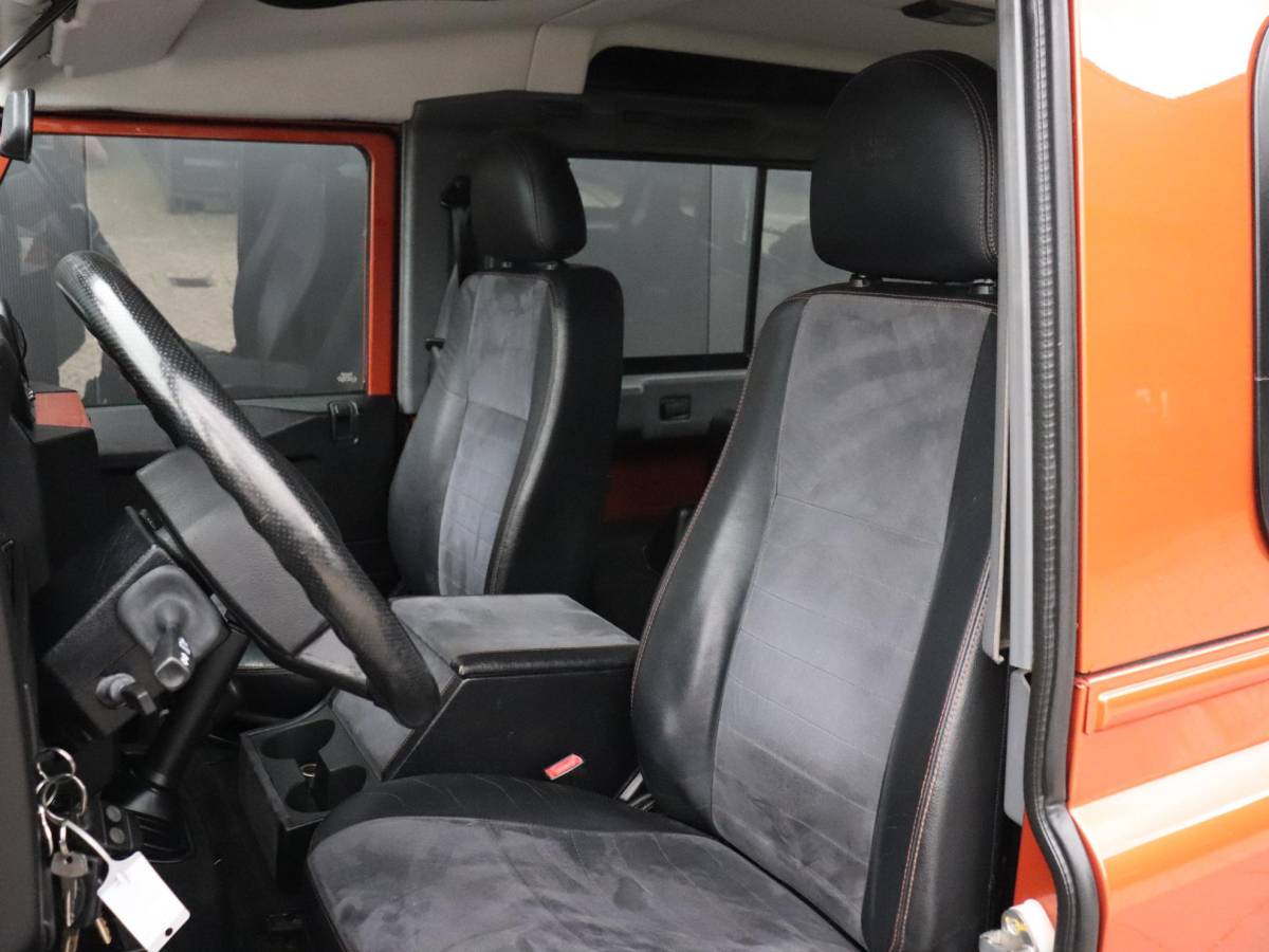 Land Rover Defender Land Rover Defender 2.4 TD 90 SW SVX 60th Anniversary | 4 PERS. | STOELVERW. | TREKHAAK | DAK | AIRCO |