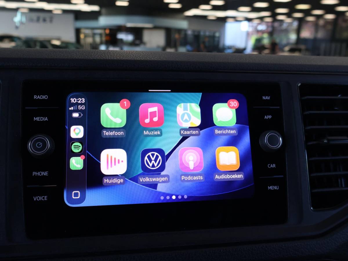 Volkswagen Crafter Volkswagen Crafter 35 2.0 TDI 140 PK L3H3 TWO-TONE + 3000 KG TREKHAAK | APPLE CARPLAY | CRUISE | SIDEBARS | NAVIGATIE