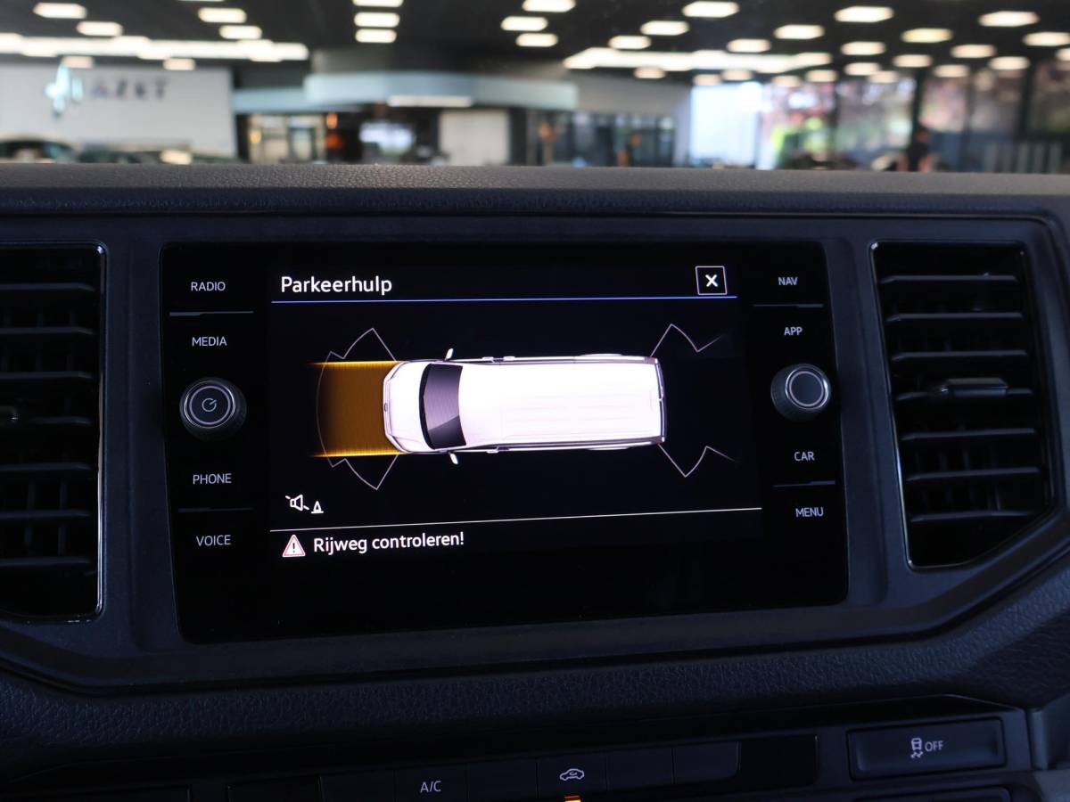 Volkswagen Crafter Volkswagen Crafter 35 2.0 TDI 140 PK L3H3 TWO-TONE + 3000 KG TREKHAAK | APPLE CARPLAY | CRUISE | SIDEBARS | NAVIGATIE