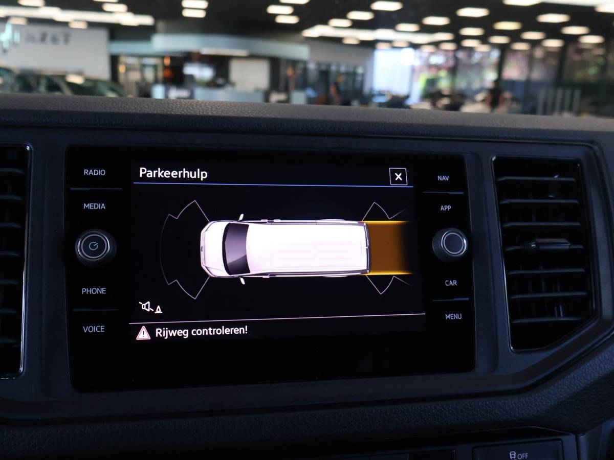 Volkswagen Crafter Volkswagen Crafter 35 2.0 TDI 140 PK L3H3 TWO-TONE + 3000 KG TREKHAAK | APPLE CARPLAY | CRUISE | SIDEBARS | NAVIGATIE