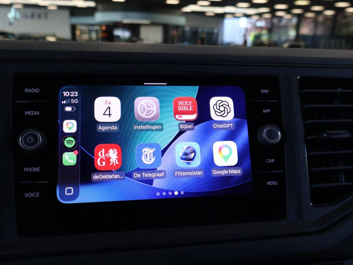 Volkswagen Crafter Volkswagen Crafter 35 2.0 TDI 140 PK L3H3 TWO-TONE + 3000 KG TREKHAAK | APPLE CARPLAY | CRUISE | SIDEBARS | NAVIGATIE