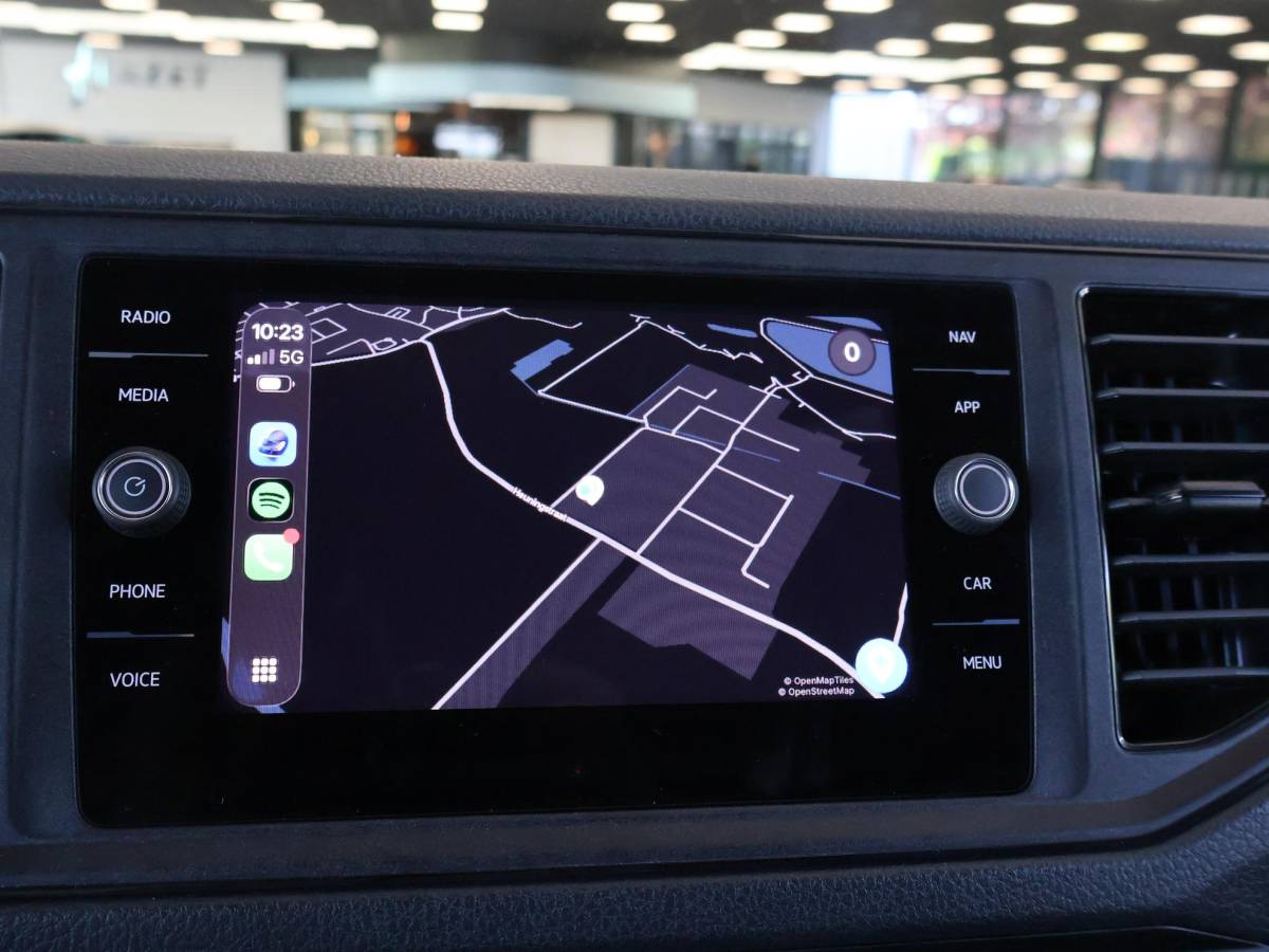 Volkswagen Crafter Volkswagen Crafter 35 2.0 TDI 140 PK L3H3 TWO-TONE + 3000 KG TREKHAAK | APPLE CARPLAY | CRUISE | SIDEBARS | NAVIGATIE
