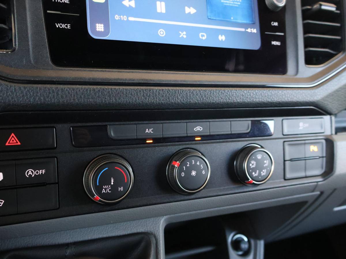 Volkswagen Crafter Volkswagen Crafter 35 2.0 TDI 140 PK L3H3 TWO-TONE + 3000 KG TREKHAAK | APPLE CARPLAY | CRUISE | SIDEBARS | NAVIGATIE
