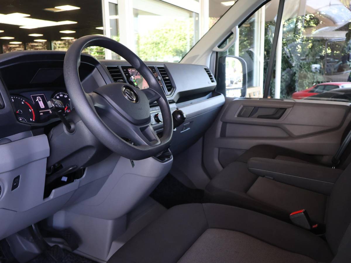 Volkswagen Crafter Volkswagen Crafter 35 2.0 TDI 140 PK L3H3 TWO-TONE + 3000 KG TREKHAAK | APPLE CARPLAY | CRUISE | SIDEBARS | NAVIGATIE