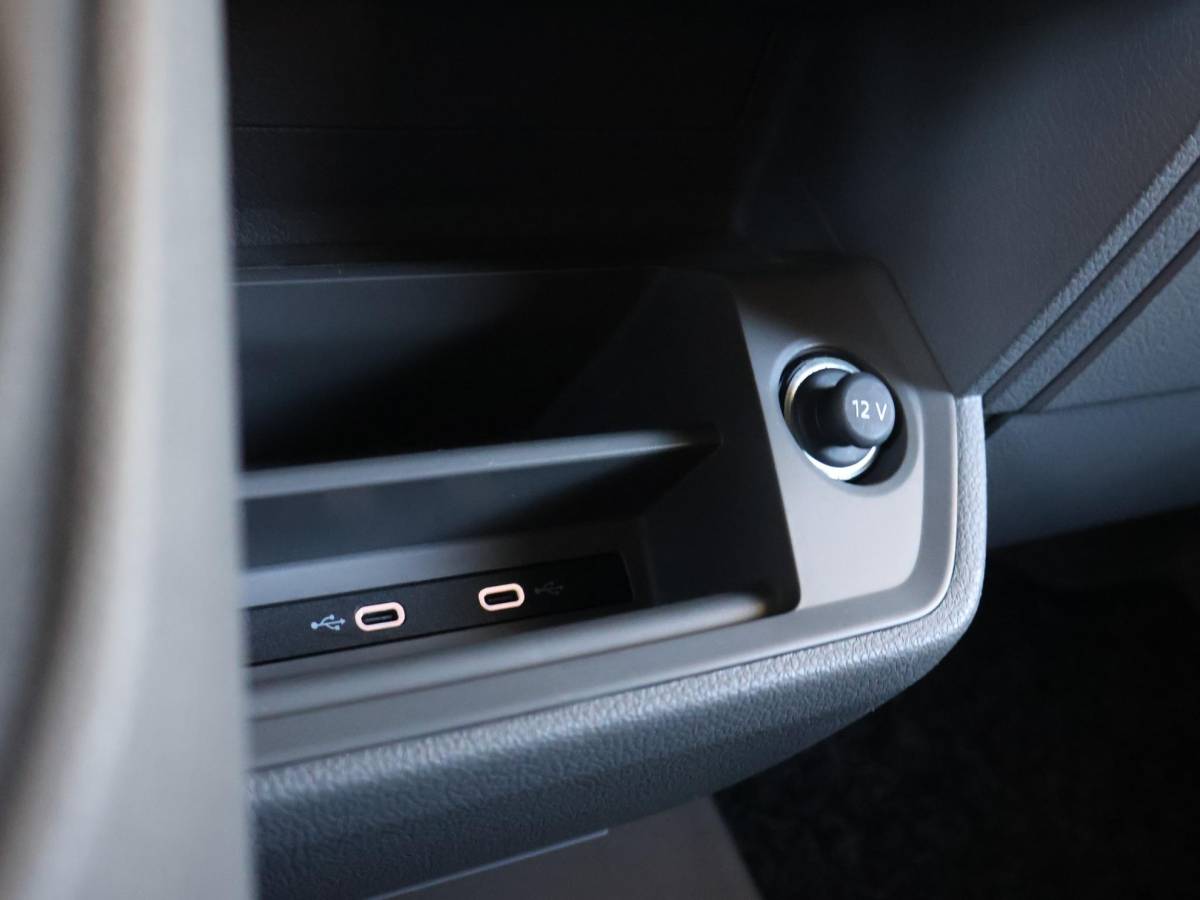 Volkswagen Crafter Volkswagen Crafter 35 2.0 TDI 140 PK L3H3 TWO-TONE + 3000 KG TREKHAAK | APPLE CARPLAY | CRUISE | SIDEBARS | NAVIGATIE