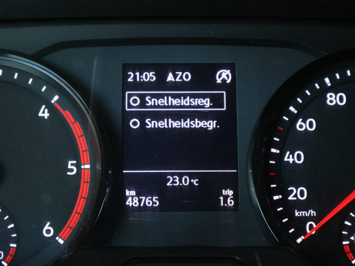 Volkswagen Crafter Volkswagen Crafter 35 2.0 TDI 140 PK L3H3 TWO-TONE + 3000 KG TREKHAAK | APPLE CARPLAY | CRUISE | SIDEBARS | NAVIGATIE