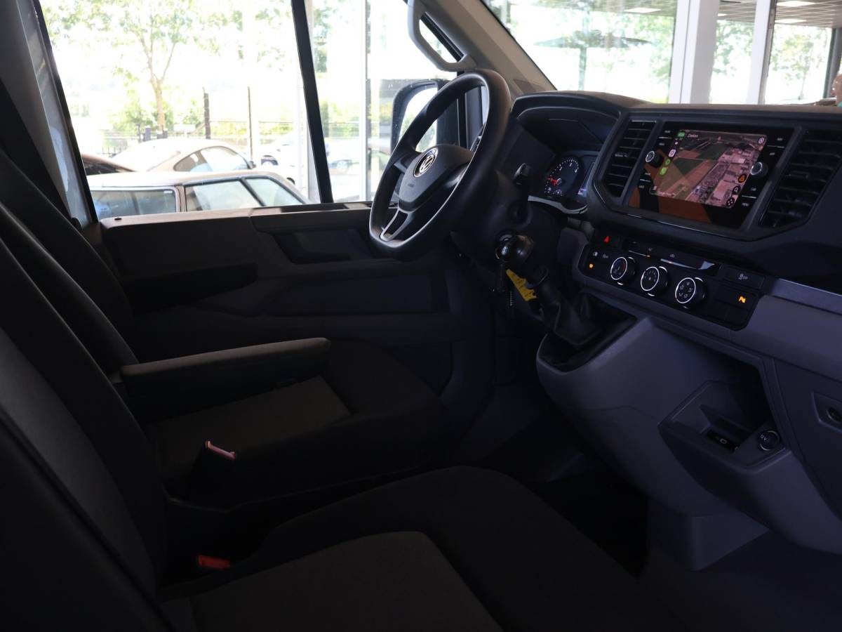 Volkswagen Crafter Volkswagen Crafter 35 2.0 TDI 140 PK L3H3 TWO-TONE + 3000 KG TREKHAAK | APPLE CARPLAY | CRUISE | SIDEBARS | NAVIGATIE