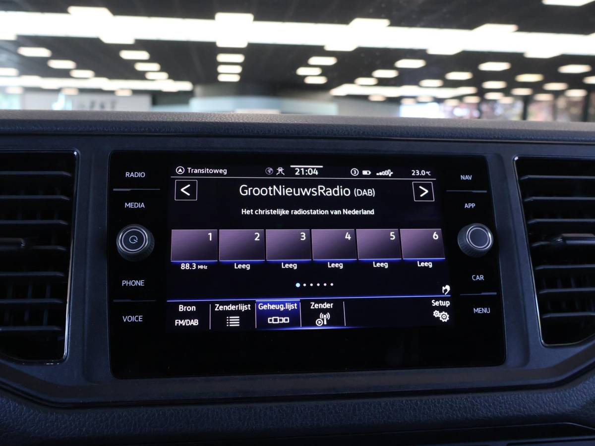 Volkswagen Crafter Volkswagen Crafter 35 2.0 TDI 140 PK L3H3 TWO-TONE + 3000 KG TREKHAAK | APPLE CARPLAY | CRUISE | SIDEBARS | NAVIGATIE