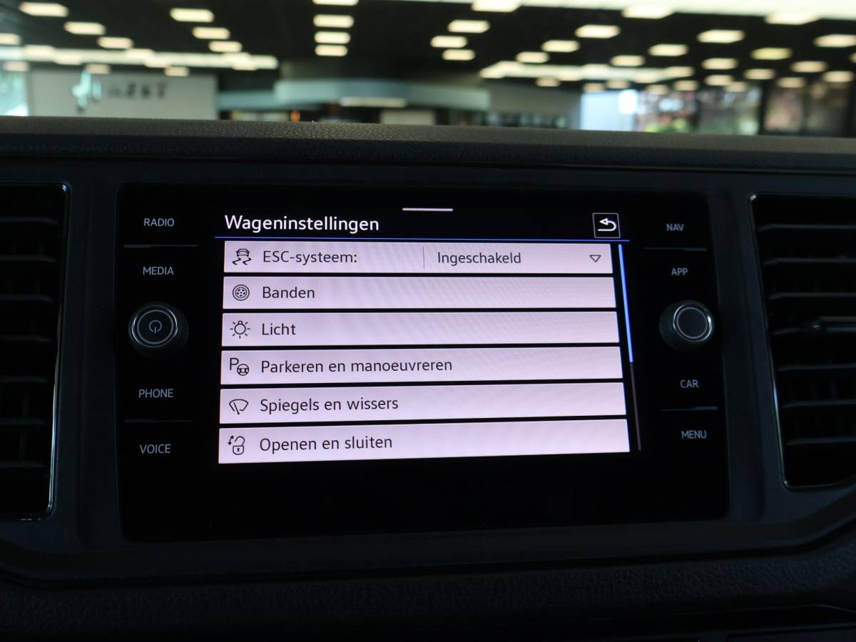 Volkswagen Crafter Volkswagen Crafter 35 2.0 TDI 140 PK L3H3 TWO-TONE + 3000 KG TREKHAAK | APPLE CARPLAY | CRUISE | SIDEBARS | NAVIGATIE