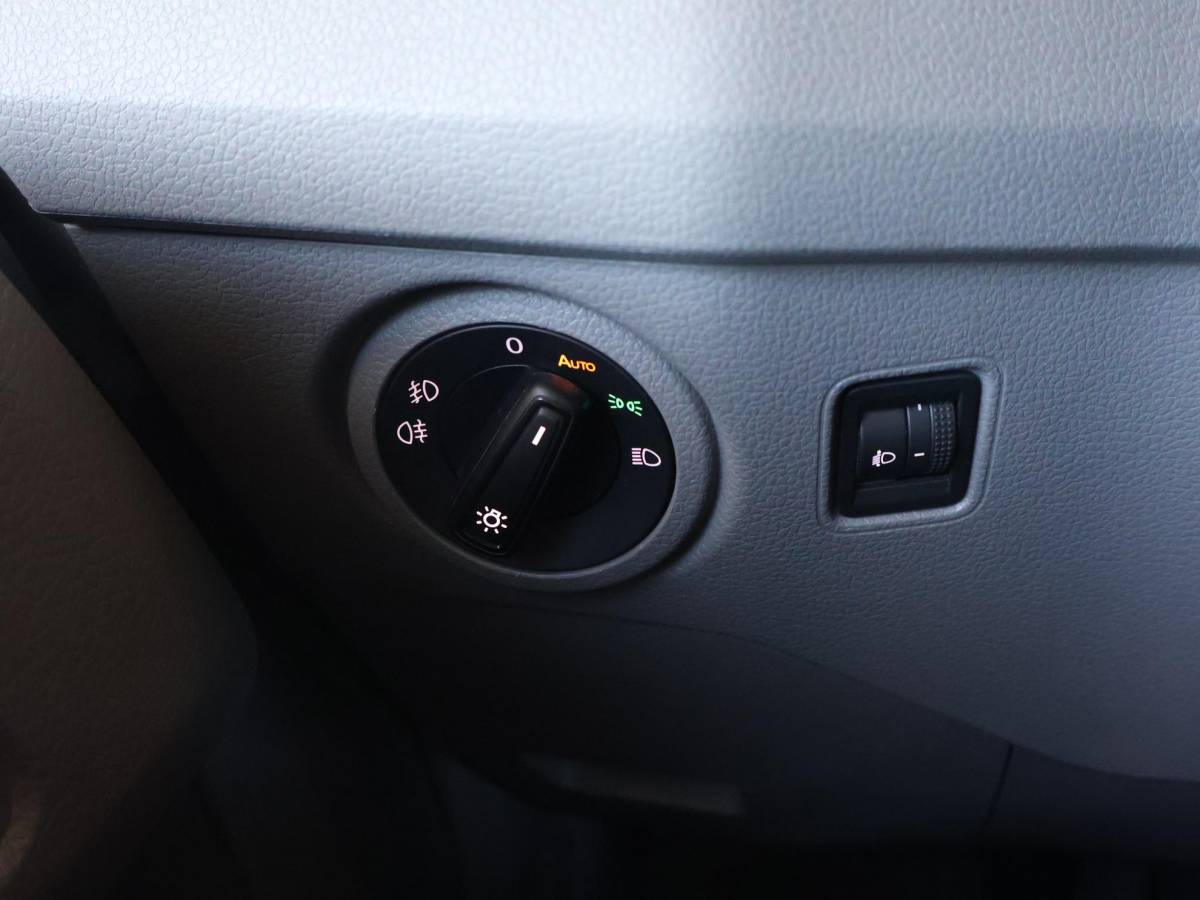 Volkswagen Crafter Volkswagen Crafter 35 2.0 TDI 140 PK L3H3 TWO-TONE + 3000 KG TREKHAAK | APPLE CARPLAY | CRUISE | SIDEBARS | NAVIGATIE