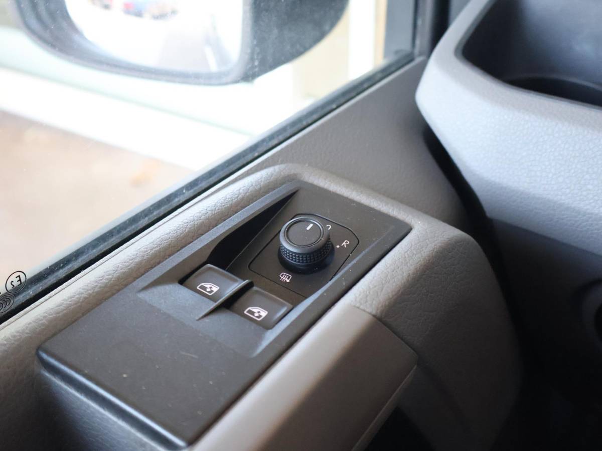Volkswagen Crafter Volkswagen Crafter 35 2.0 TDI 140 PK L3H3 TWO-TONE + 3000 KG TREKHAAK | APPLE CARPLAY | CRUISE | SIDEBARS | NAVIGATIE