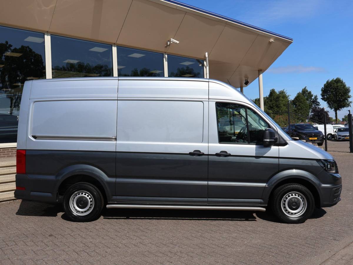 Volkswagen Crafter Volkswagen Crafter 35 2.0 TDI 140 PK L3H3 TWO-TONE + 3000 KG TREKHAAK | APPLE CARPLAY | CRUISE | SIDEBARS | NAVIGATIE