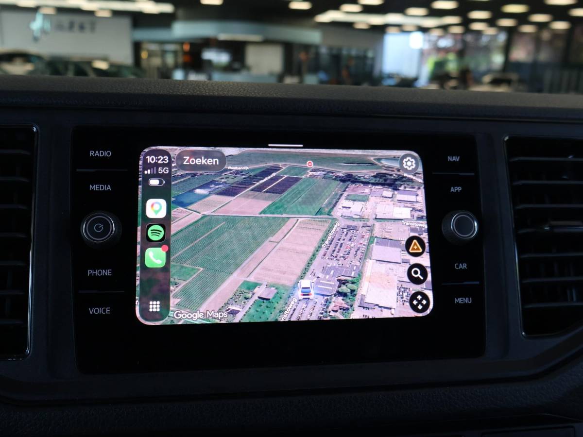Volkswagen Crafter Volkswagen Crafter 35 2.0 TDI 140 PK L3H3 TWO-TONE + 3000 KG TREKHAAK | APPLE CARPLAY | CRUISE | SIDEBARS | NAVIGATIE