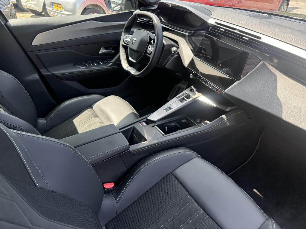 Peugeot 408 Peugeot 408 1.6 HYbrid 225 GT | Massage | Adaptieve Cruise | Elektrische Ach