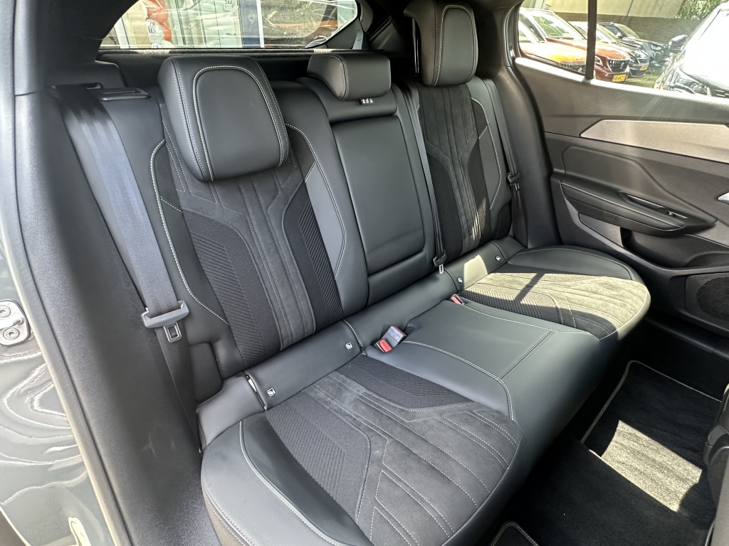 Peugeot 408 Peugeot 408 1.6 HYbrid 225 GT | Massage | Adaptieve Cruise | Elektrische Ach